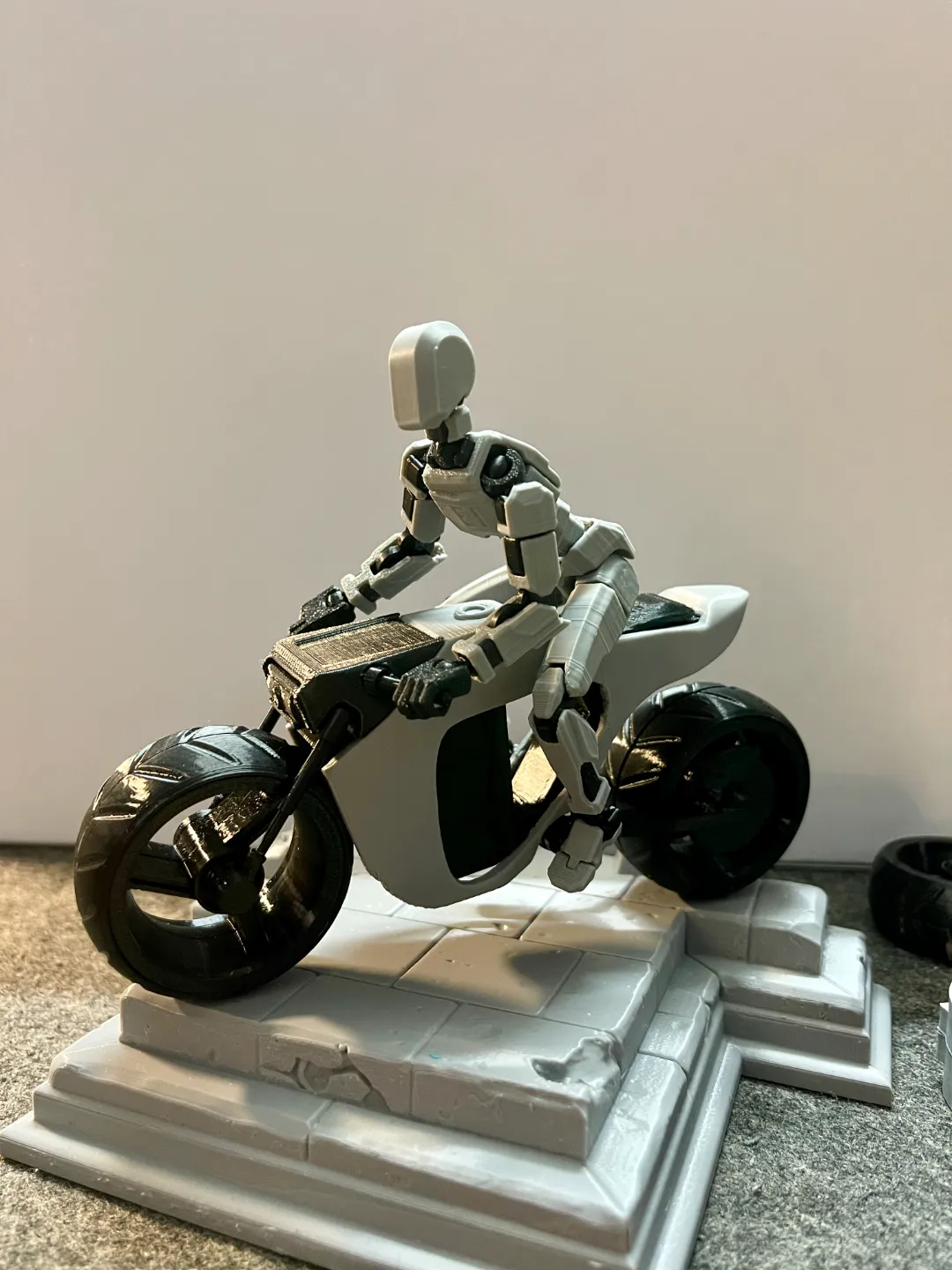 Futuristic Electric Motorcycle V1 for Dummy 13, photo 3 of 4 - Futuristic Electric Motorcycle V1 for Dummy 13 Hobby & DIY