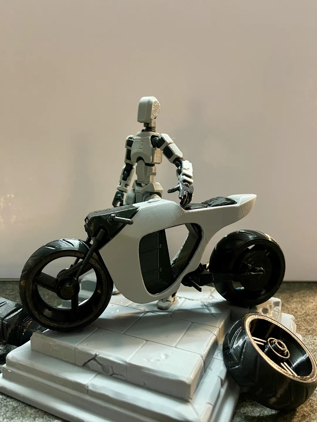 Futuristic Electric Motorcycle V1 for Dummy 13, photo 4 of 4 - Futuristic Electric Motorcycle V1 for Dummy 13 Hobby & DIY