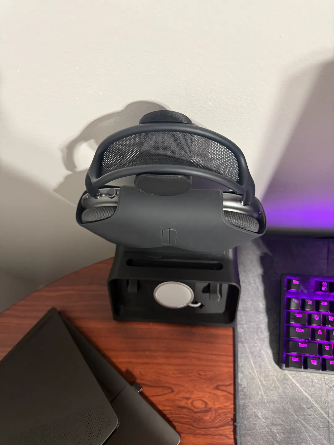 AirPods Max Stand for iPhone Dock, photo 4 of 4 - AirPods Max Stand for iPhone Dock Hobby & DIY