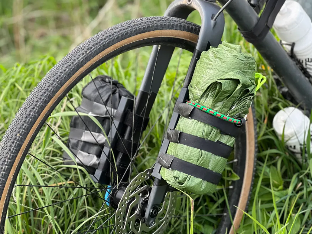 Bikepacking fork cage