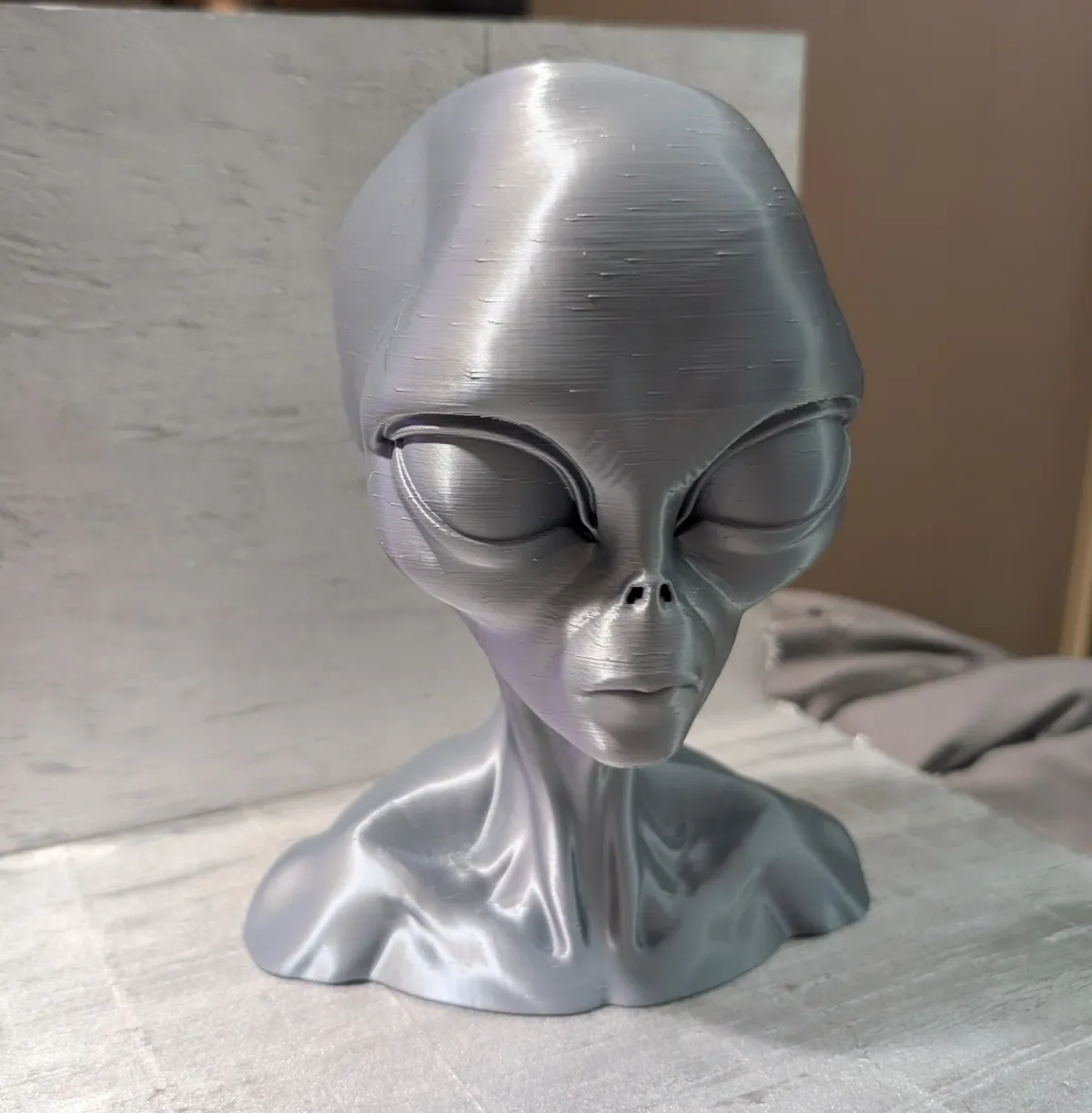 Gray Alien Bust, photo 3 of 4 - Gray Alien Bust Figurines & Collectibles