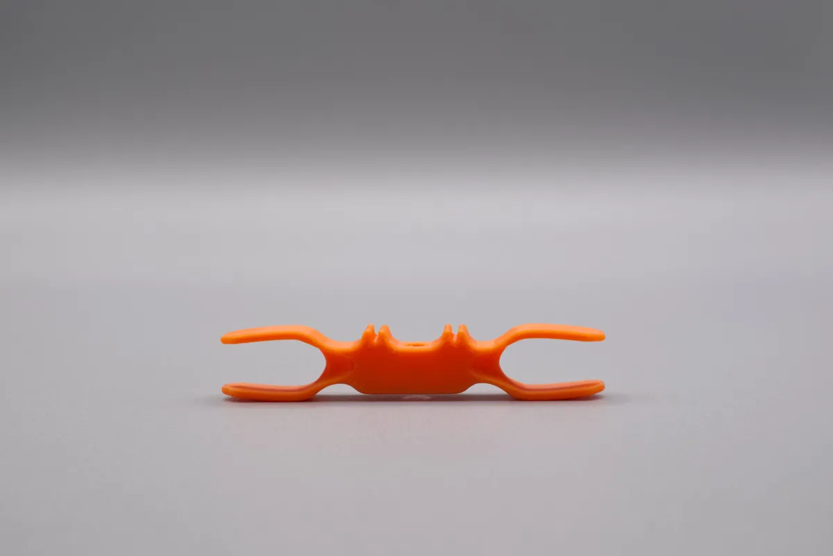 2,5 grams Earbuds Cable Clip, photo 4 of 4 - 2,5 grams Earbuds Cable Clip Generative Art