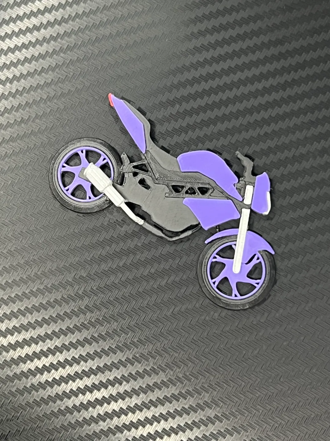 Benelli BN125 Motorcycle Keychain, photo 2 of 3 - Benelli BN125 Motorcycle Keychain Fashion