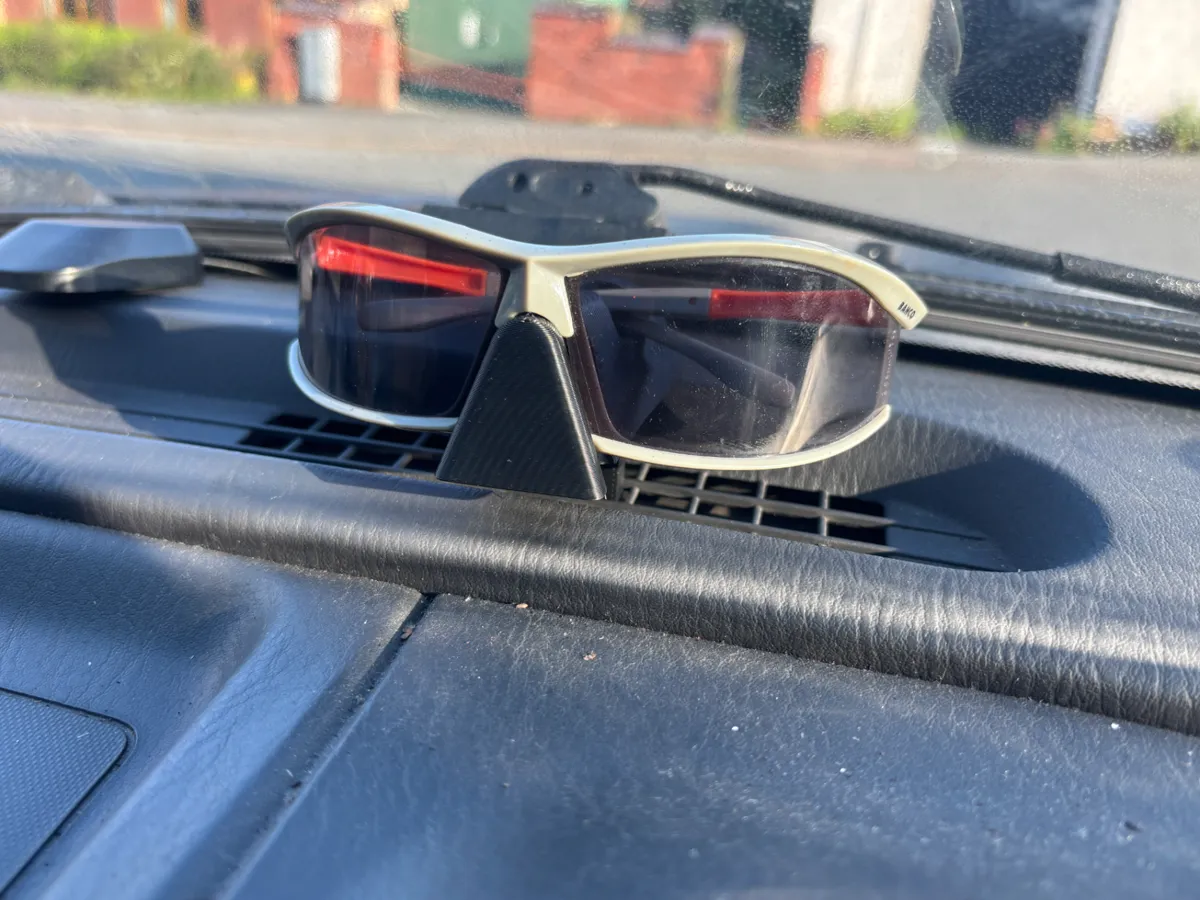 Sunglasses holder Top car vent. - Vent Clips & Air Fresheners, in stock