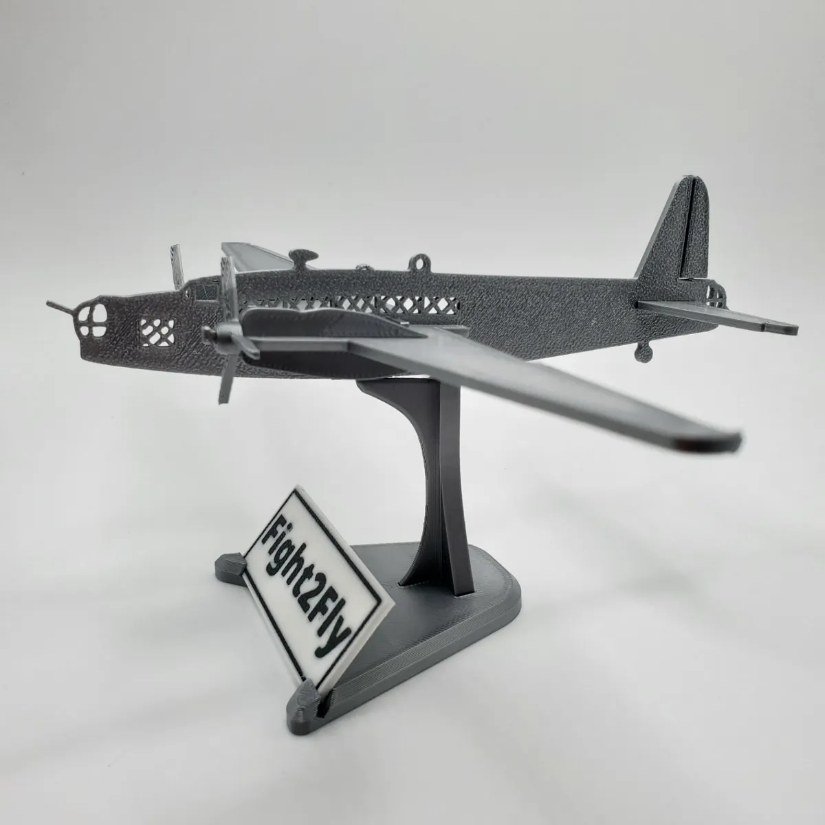 Vickers Wellington RAF WWII Bomber Model Plane Kit, photo 3 of 4 - Vickers Wellington RAF WWII Bomber Model Plane Kit Hobby & DIY