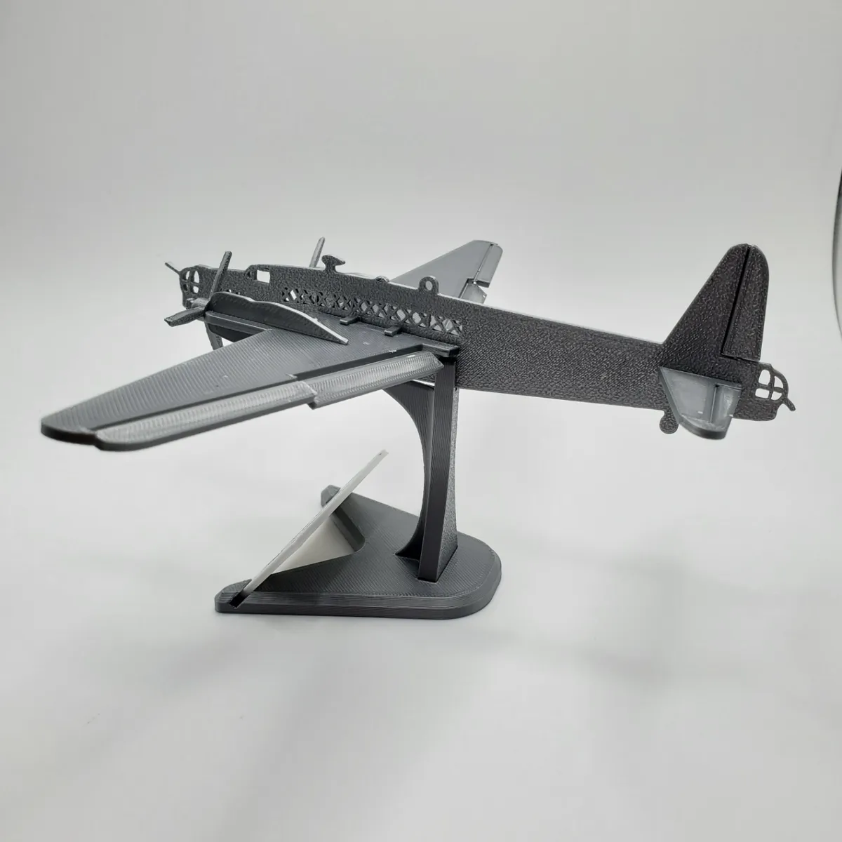 Vickers Wellington RAF WWII Bomber Model Plane Kit, photo 4 of 4 - Vickers Wellington RAF WWII Bomber Model Plane Kit Hobby & DIY