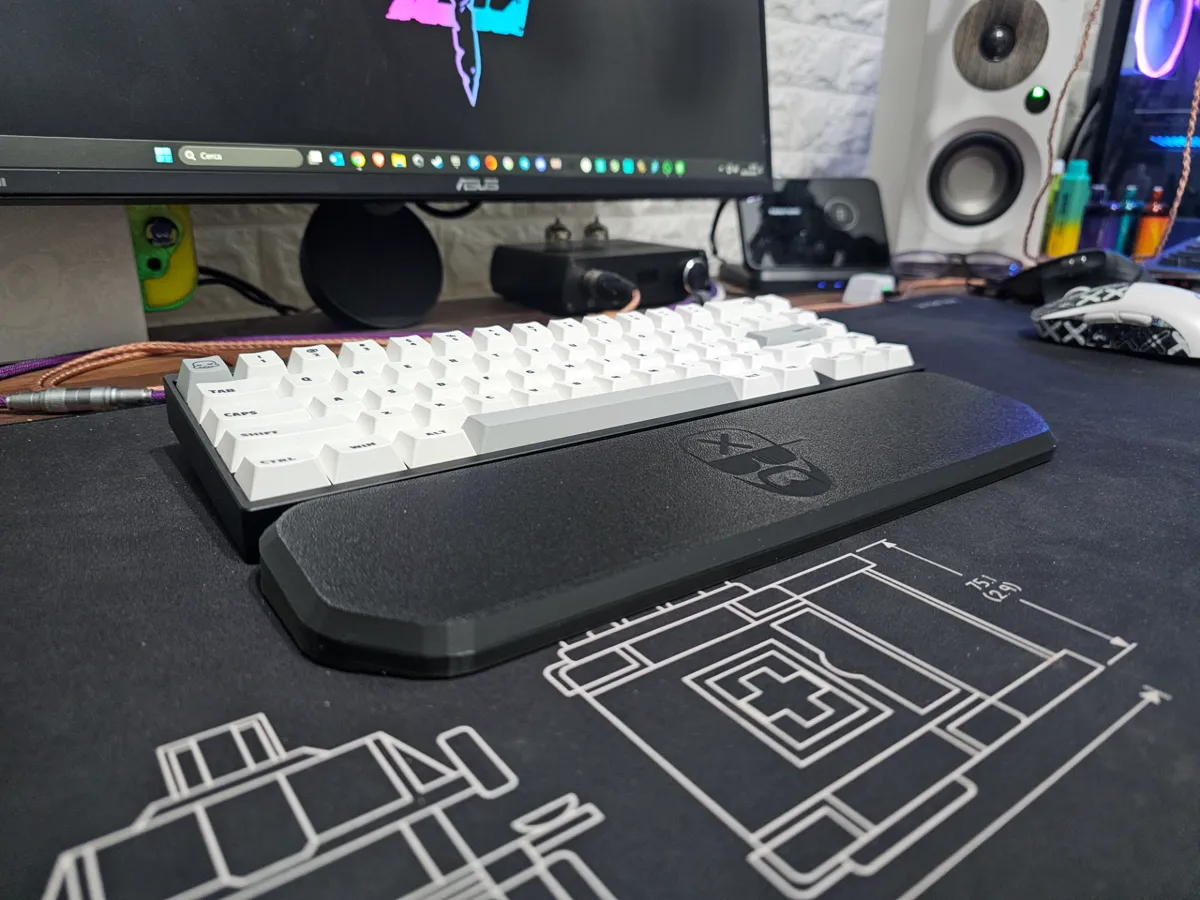 Wrist rest 65% (310mm), photo 3 of 4 - Wrist rest 65% (310mm) Mobile & Device Accessories