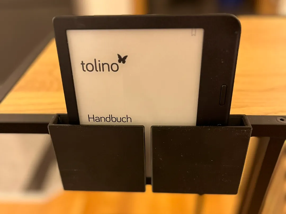 E-Reader holder for tables