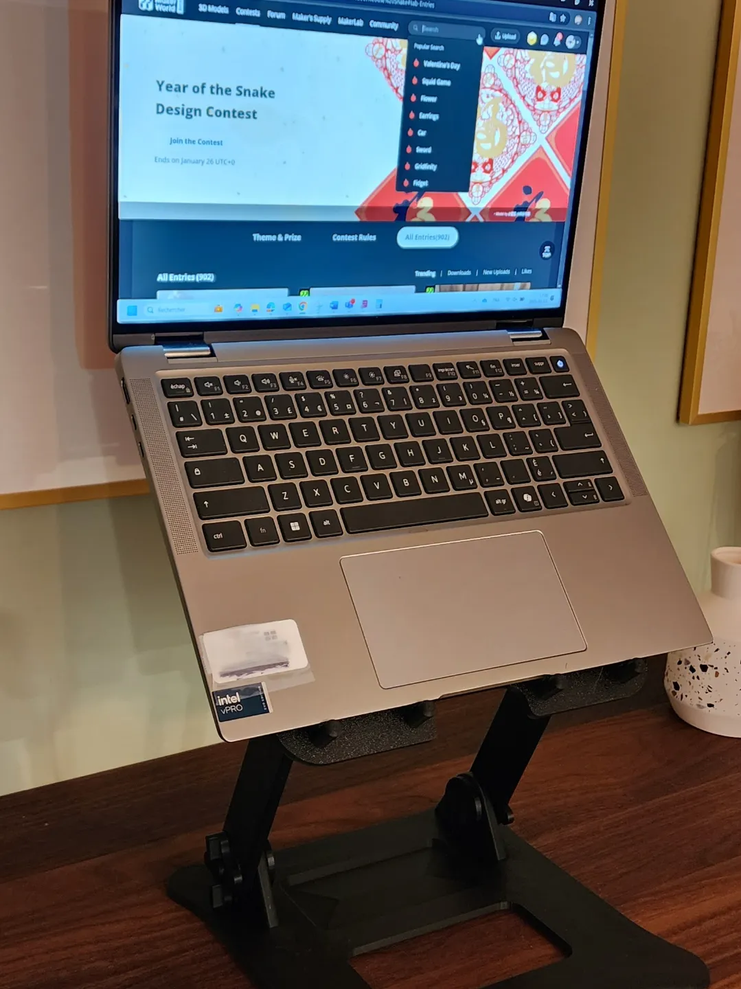 Ergonomic and adjustable laptop and tablet stand, photo 2 of 4 - Ergonomic and adjustable laptop and tablet stand Household