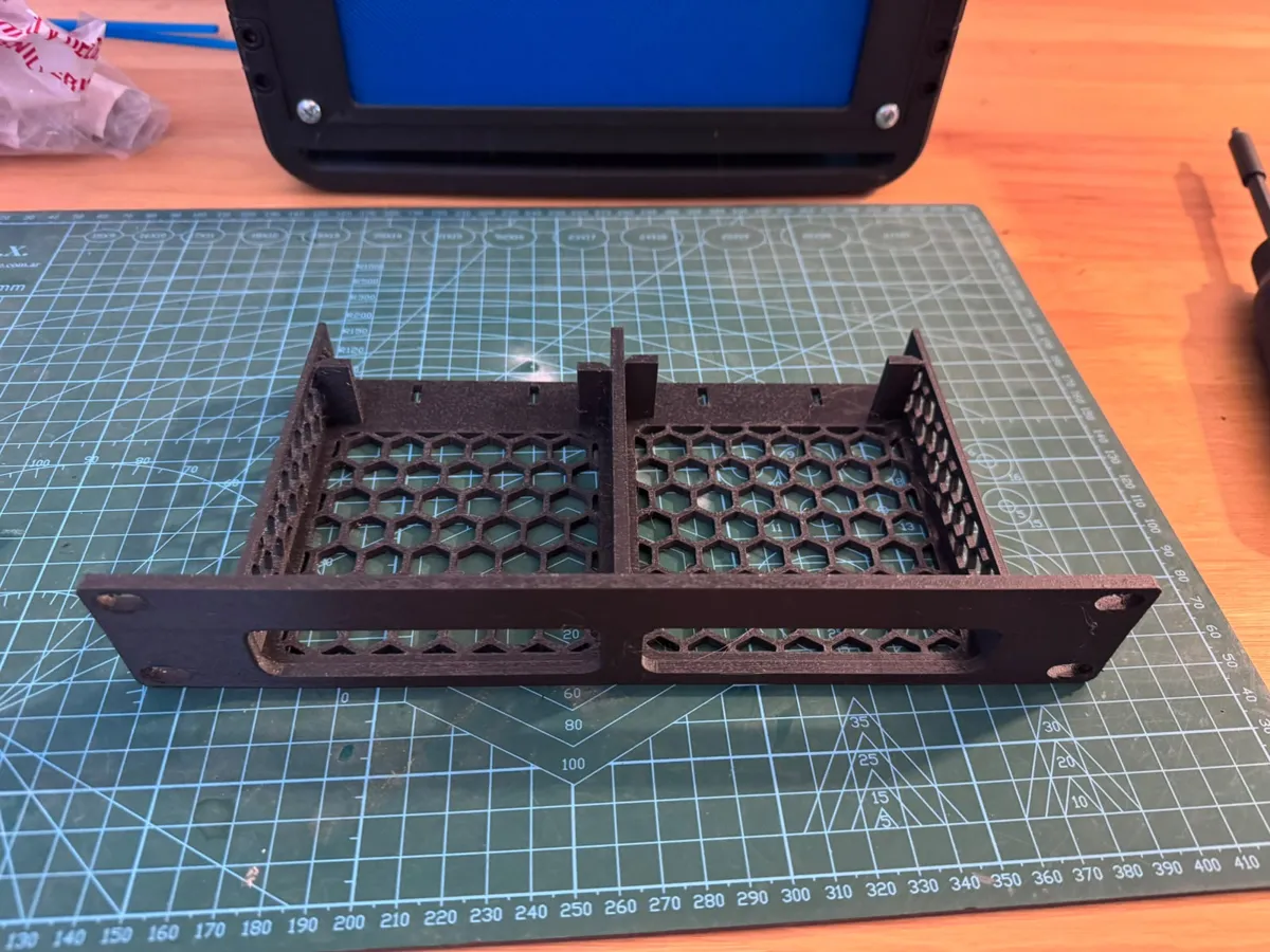 Soporte 1U Hue Bridge + Xiaomi Hub 2, 10" Rack, photo 4 of 4 - Soporte 1U Hue Bridge + Xiaomi Hub 2, 10" Rack Storage & Organisation