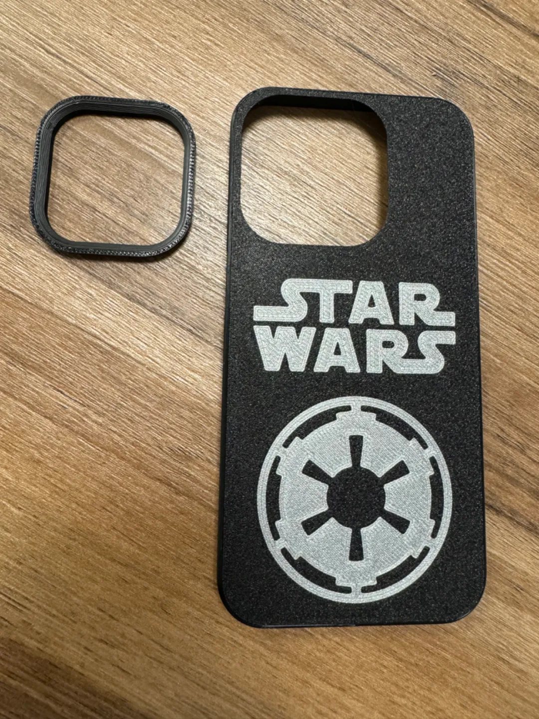 Star Wars iPhone 15 Pro Ultraslim Case, photo 3 of 4 - Star Wars iPhone 15 Pro Ultraslim Case Props & Cosplays