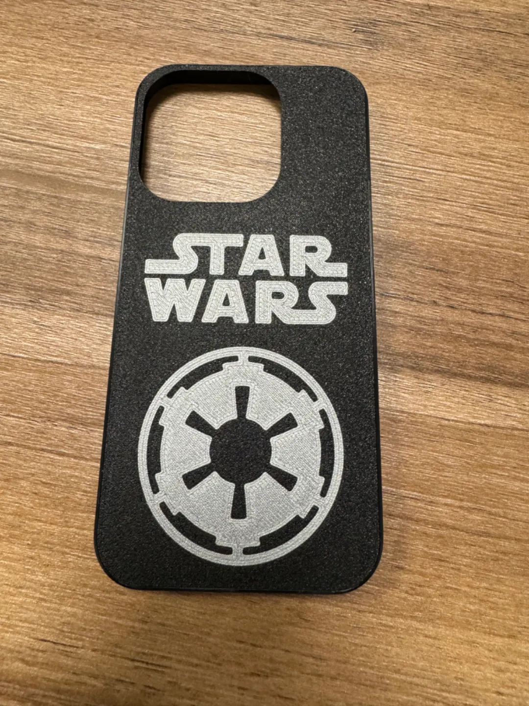 Star Wars iPhone 15 Pro Ultraslim Case, photo 4 of 4 - Star Wars iPhone 15 Pro Ultraslim Case Props & Cosplays