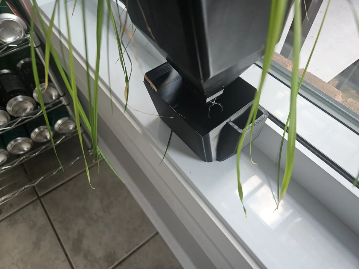 Self-Watering Flower Pot - Made for Window Sills, photo 4 of 4 - Self-watering Planters, plant