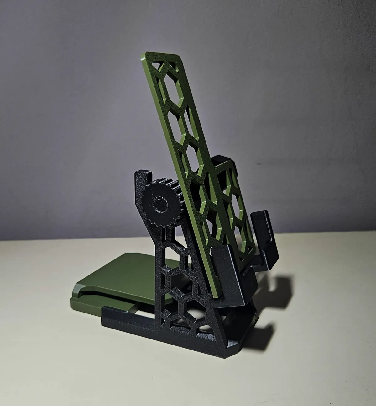 Phone Stand with Magnifier Lens Shelf, photo 4 of 4 - Phone Stand with Magnifier Lens Shelf Tools