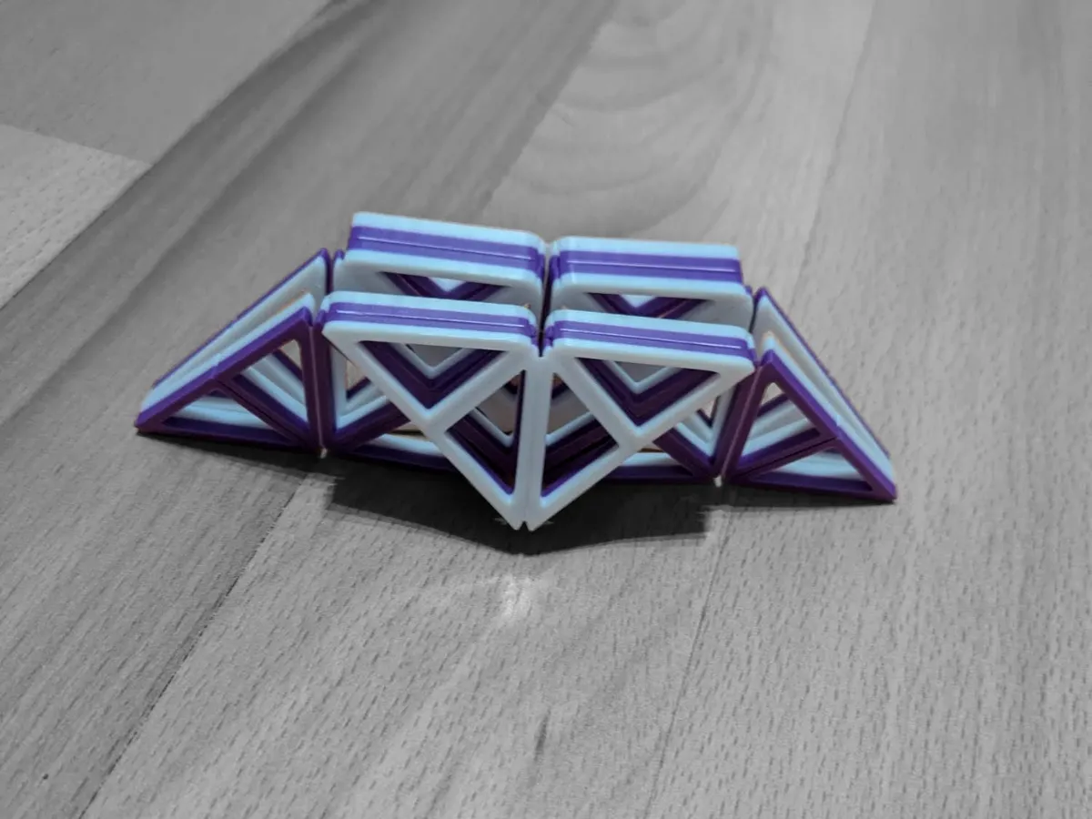 Infinite Flippy Flapper Fidget Toy - only 14g!, photo 2 of 4 - Infinite Flippy Flapper Fidget Toy - only 14g! Toys, Games & Hobbies