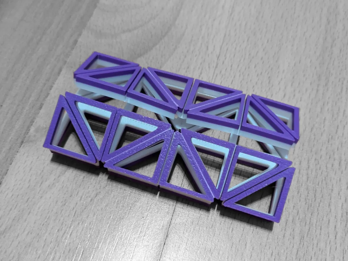 Infinite Flippy Flapper Fidget Toy - only 14g!, photo 4 of 4 - Infinite Flippy Flapper Fidget Toy - only 14g! Toys, Games & Hobbies