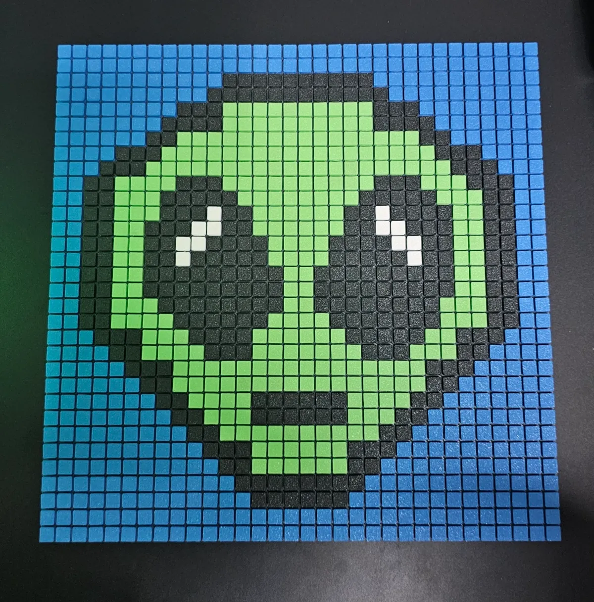 Alien Pixel Art, photo 4 of 4 - Alien Pixel Art Generative Art