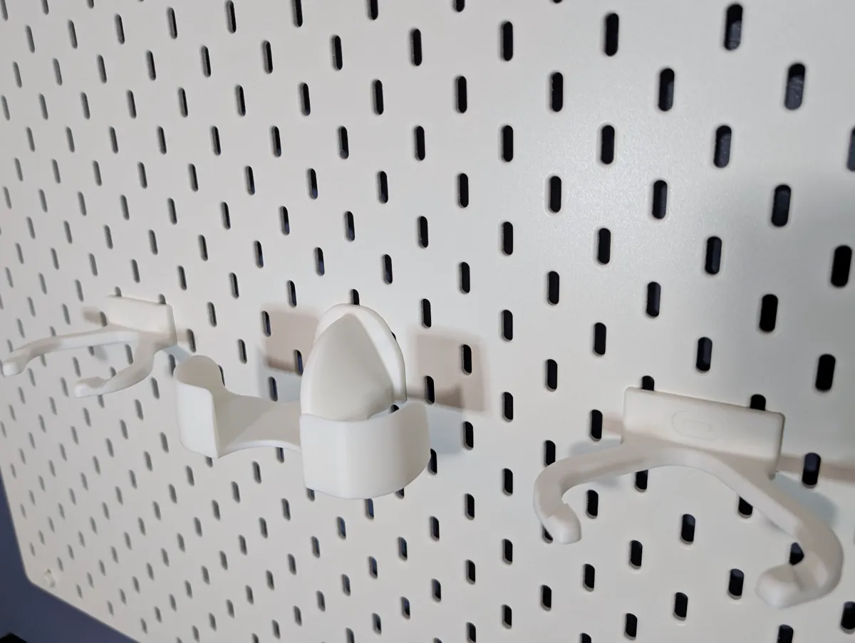 Quest 2 Set Holder for Ikea Pegboard (Skadis), photo 3 of 4 - Quest 2 Set Holder for Ikea Pegboard (Skadis) Gaming Accessories