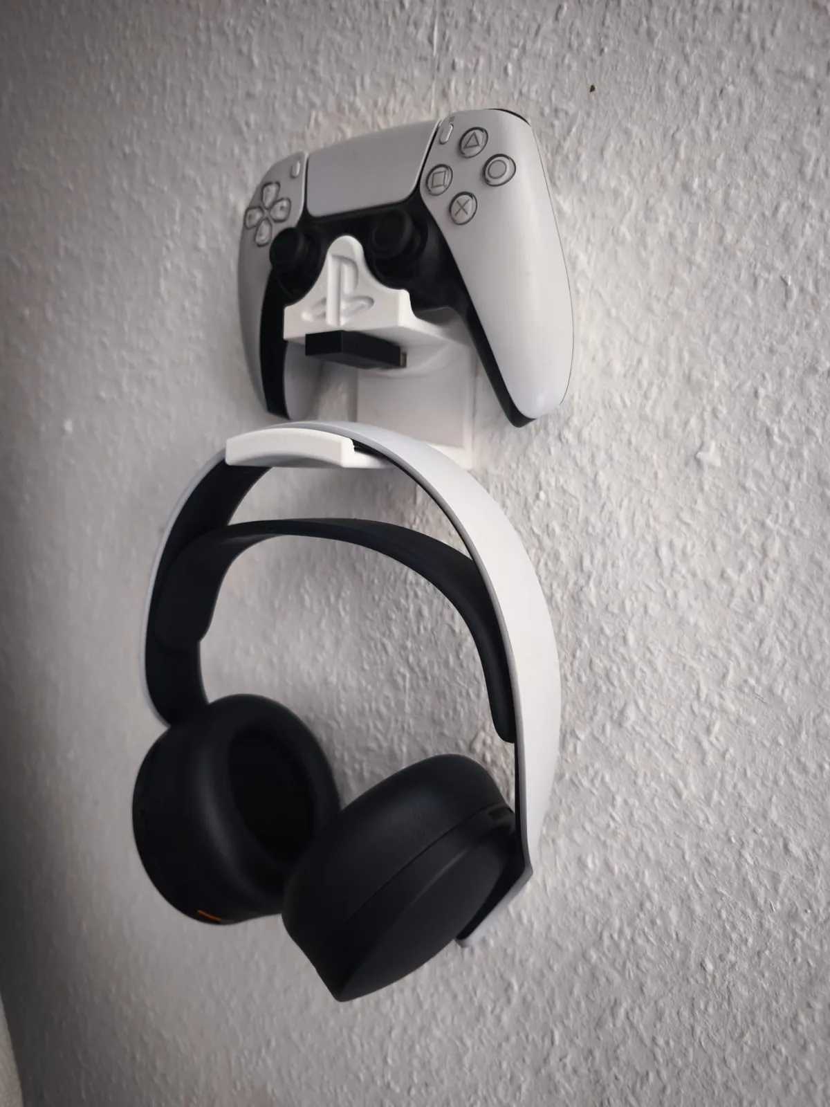 Wandhalterung für PS5-Controller & Pulse Headset, photo 3 of 4 - Wandhalterung für PS5-Controller & Pulse Headset Mobile & Device Accessories