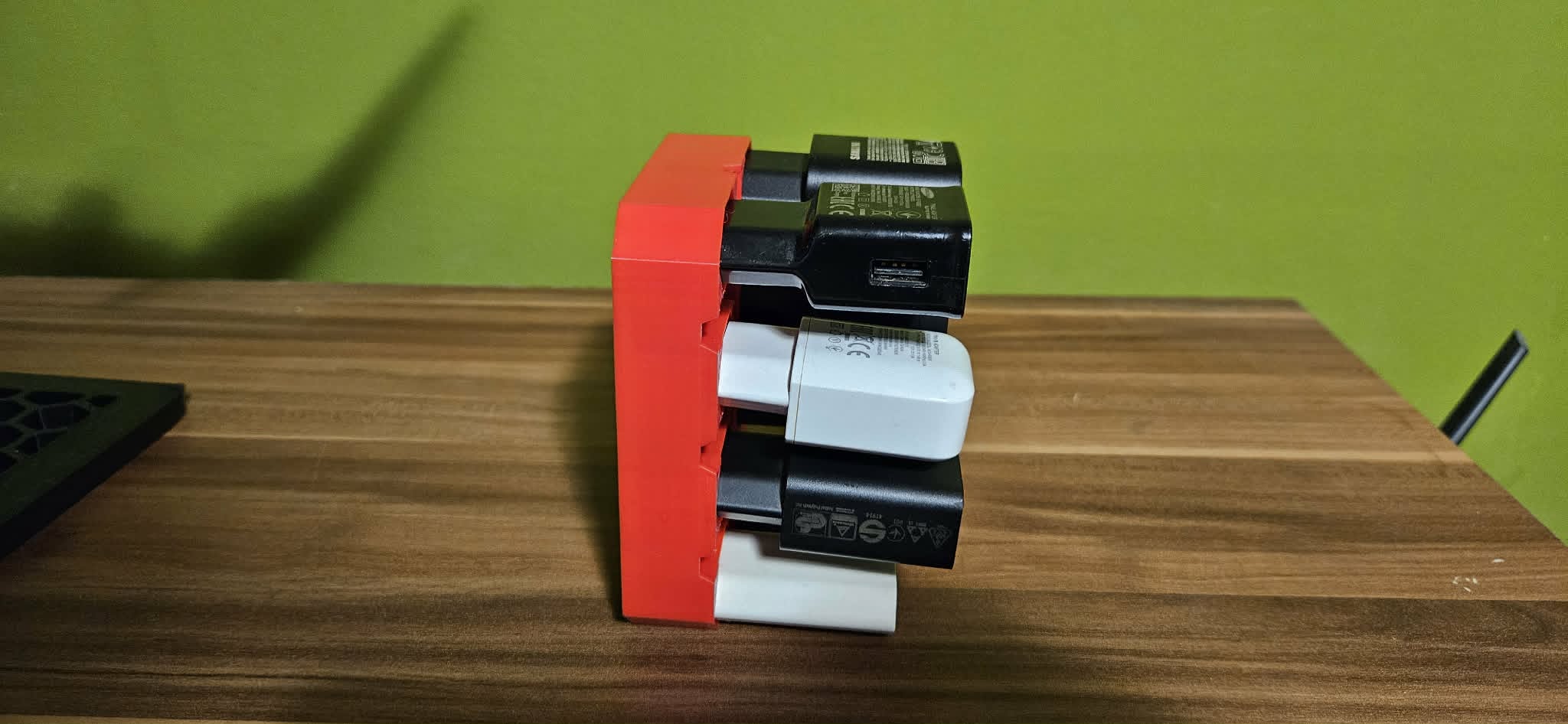USB Charger Organizer /Storage, photo 2 of 4 - USB Charger Organizer /Storage Mobile & Device Accessories
