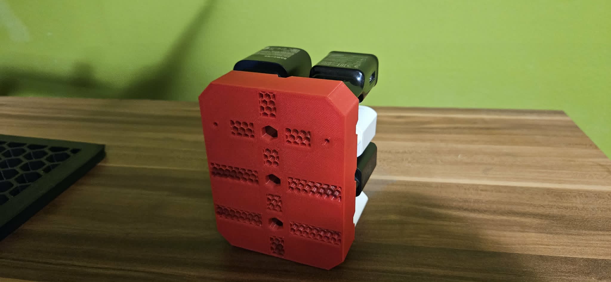 USB Charger Organizer /Storage, photo 3 of 4 - USB Charger Organizer /Storage Mobile & Device Accessories