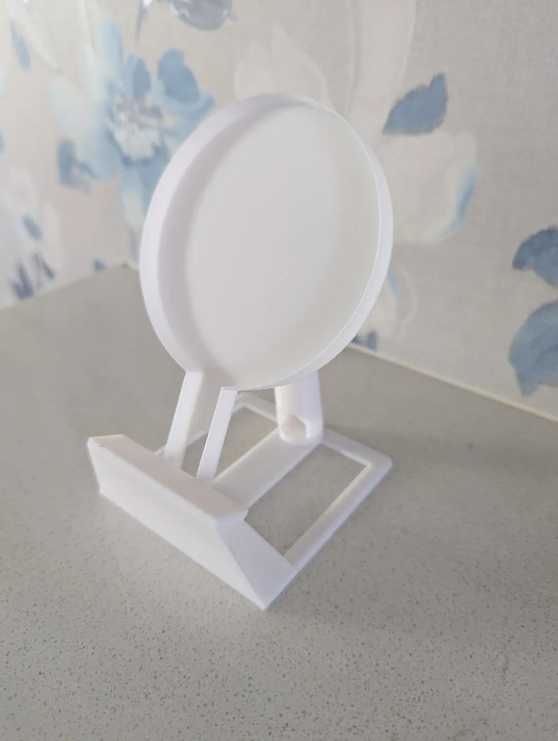IKEA Livboj Wireless charger phone stand & cover, photo 2 of 4 - IKEA Livboj Wireless charger phone stand & cover Household