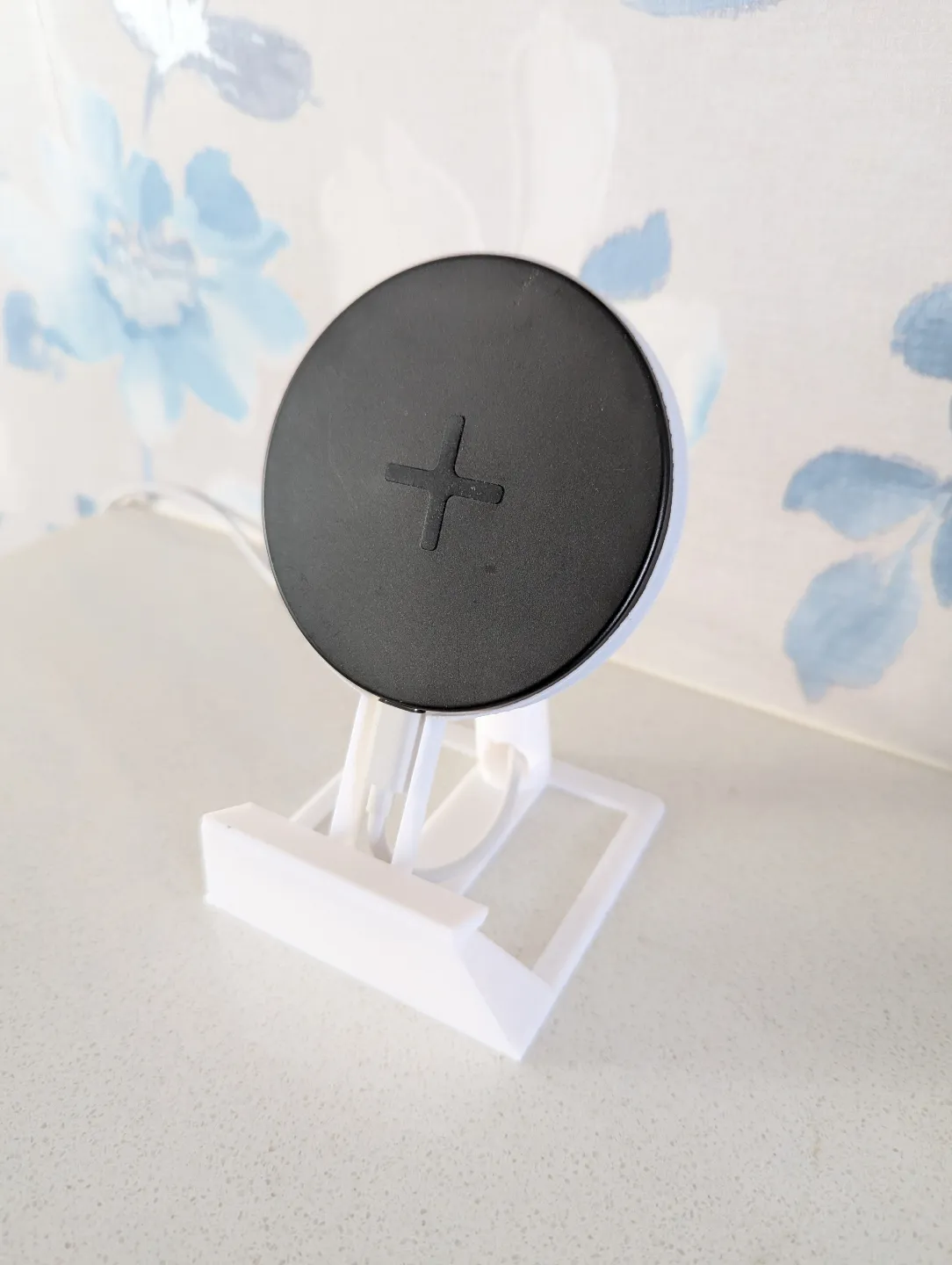 IKEA Livboj Wireless charger phone stand & cover, photo 3 of 4 - IKEA Livboj Wireless charger phone stand & cover Household