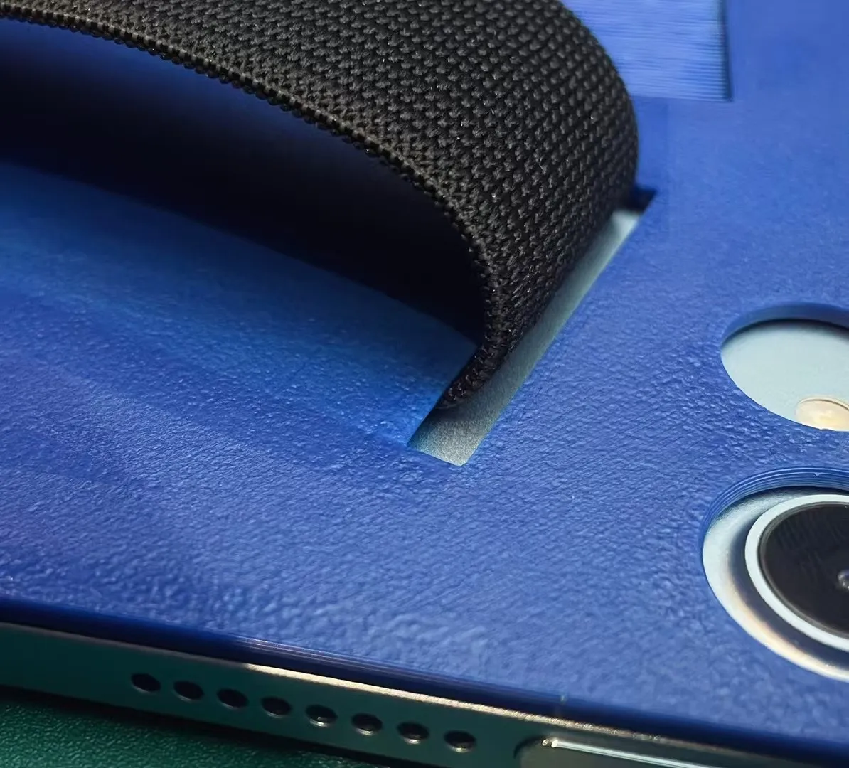 ipad mini 6&7 Wrist strap case with magnetic stand, photo 4 of 4 - ipad mini 6&7 Wrist strap case with magnetic stand Hobby & DIY