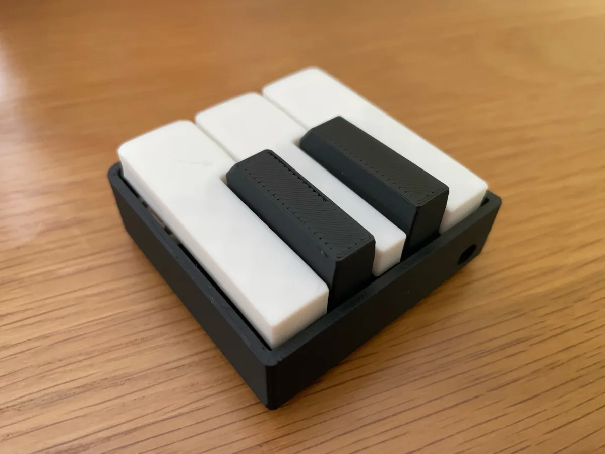 Piano Key Clicker, 5-Key Mini Keyboard Fidget, photo 2 of 3 - Piano Key Clicker, 5-Key Mini Keyboard Fidget Mobile & Device Accessories