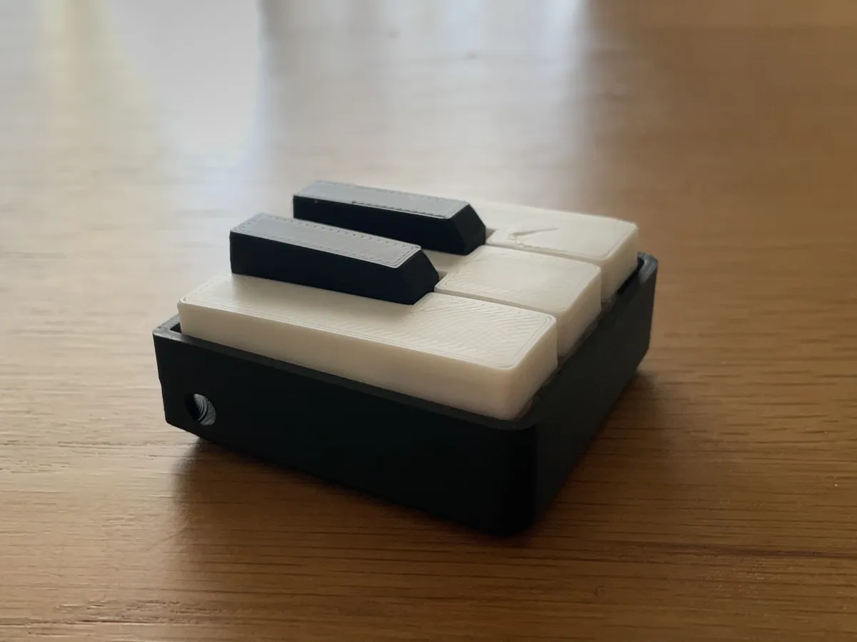 Piano Key Clicker, 5-Key Mini Keyboard Fidget, photo 3 of 3 - Piano Key Clicker, 5-Key Mini Keyboard Fidget Mobile & Device Accessories