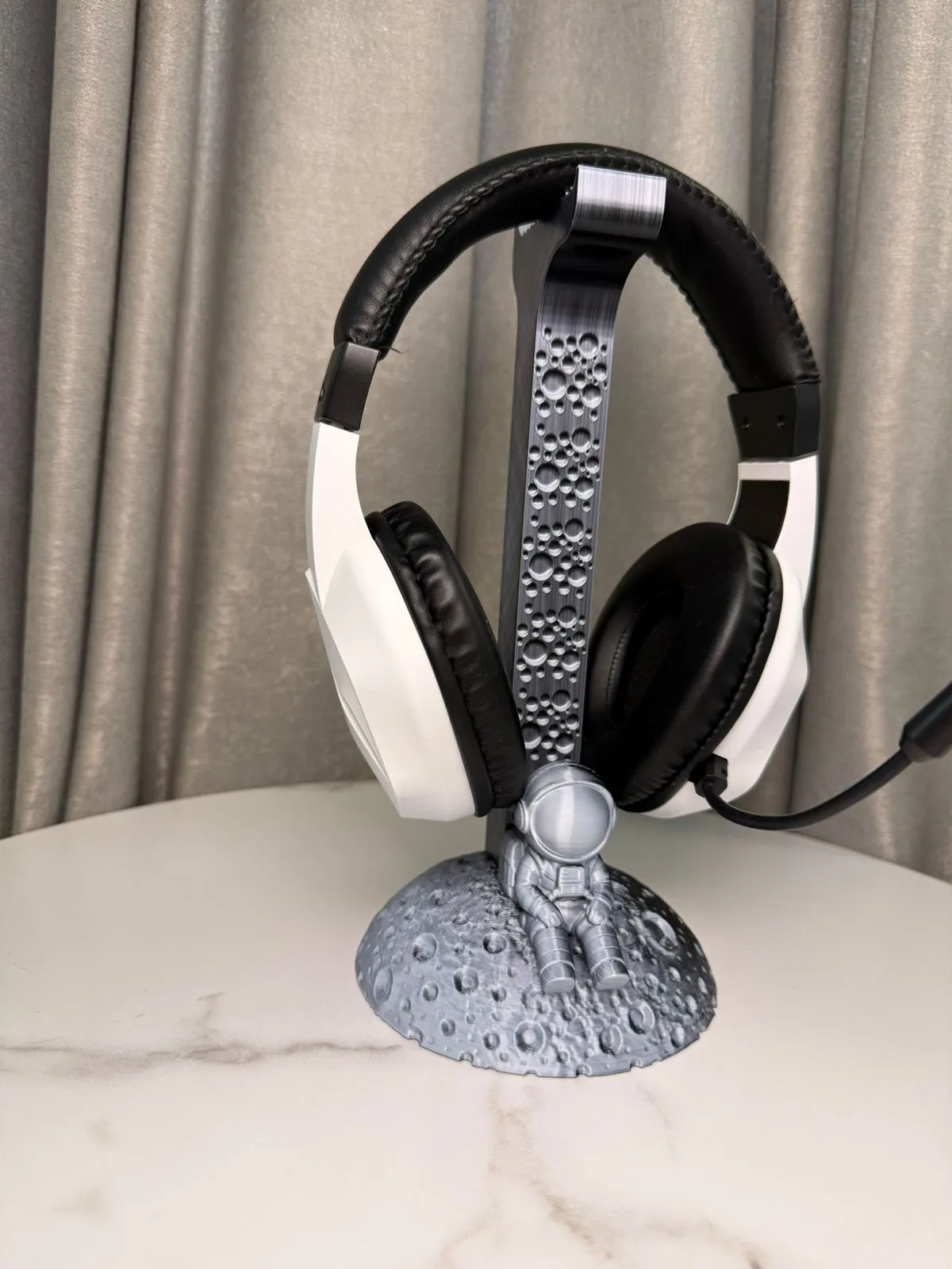 Headphone Stand, Astronaut on the Moon, photo 3 of 4 - Headphone Stand, Astronaut on the Moon Tools