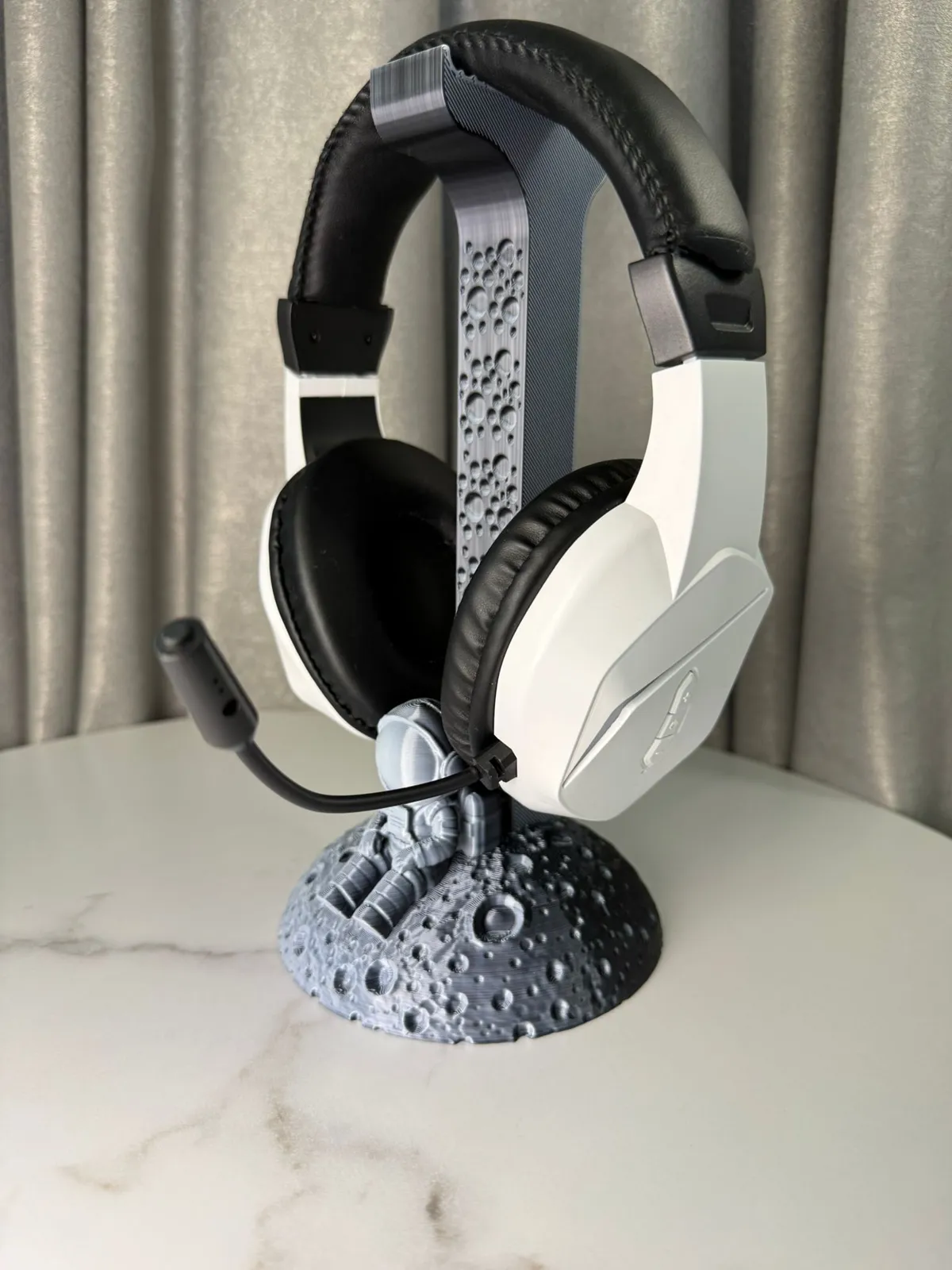 Headphone Stand, Astronaut on the Moon, photo 4 of 4 - Headphone Stand, Astronaut on the Moon Tools