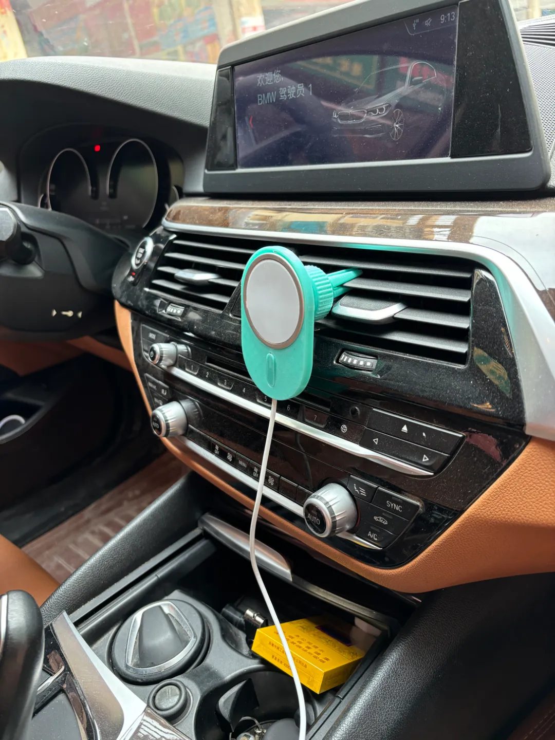 MagSafe Car Air Vent Mount, photo 2 of 4 - MagSafe Car Air Vent Mount Hobby & DIY