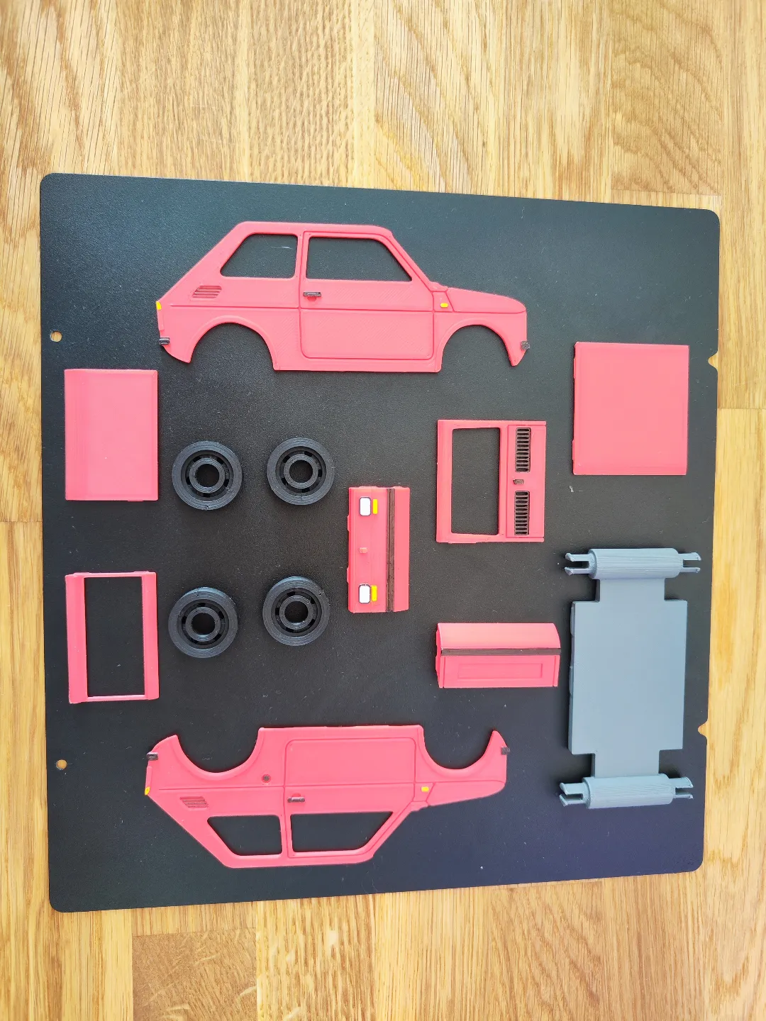 FIAT 126P - MALUCH kit card - car model, photo 2 of 4 - FIAT 126P - MALUCH kit card - car model Toys & Games