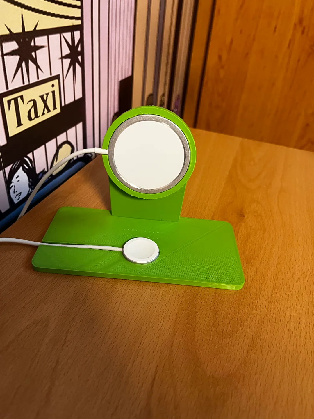 iPhone and Apple Watch charger, photo 2 of 2 - iPhone and Apple Watch charger Hobby & DIY