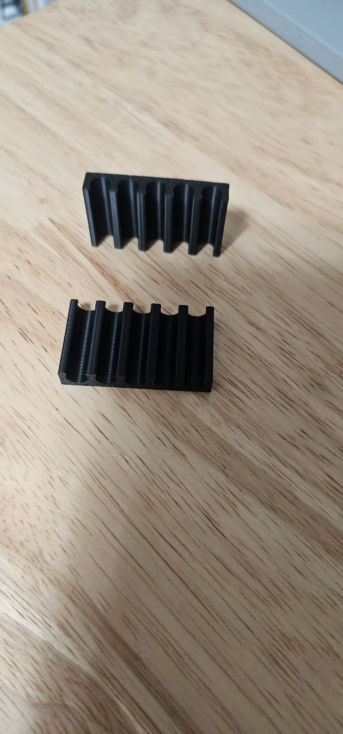 5x Monitor Power and Display Port Cable Clip 6.5mm, photo 2 of 3 - 5x Monitor Power and Display Port Cable Clip 6.5mm Hobby & DIY