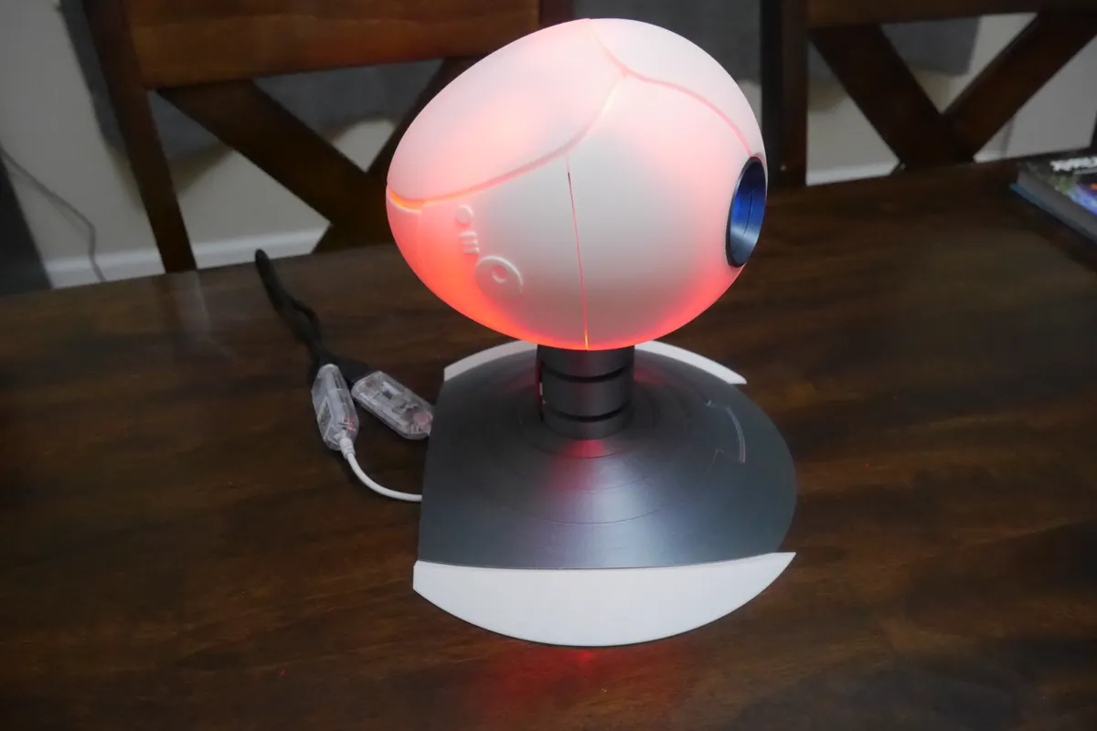 Robot Bust Light Up Sculpture - Roz, photo 4 of 4 - Robot Bust Light Up Sculpture - Roz Figurines & Collectibles
