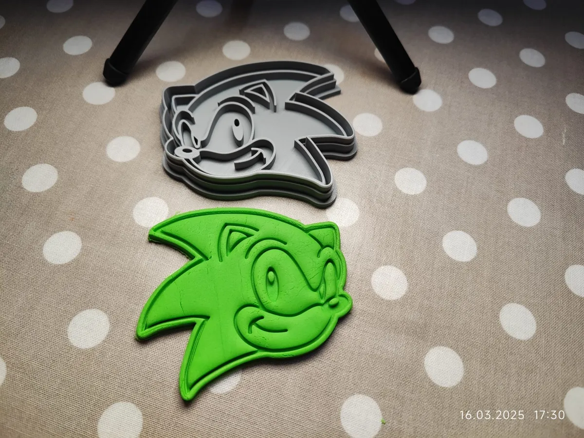 Cookie cutter Sonic head, photo 3 of 3 - Cookie cutter Sonic head Kitchen & Dining