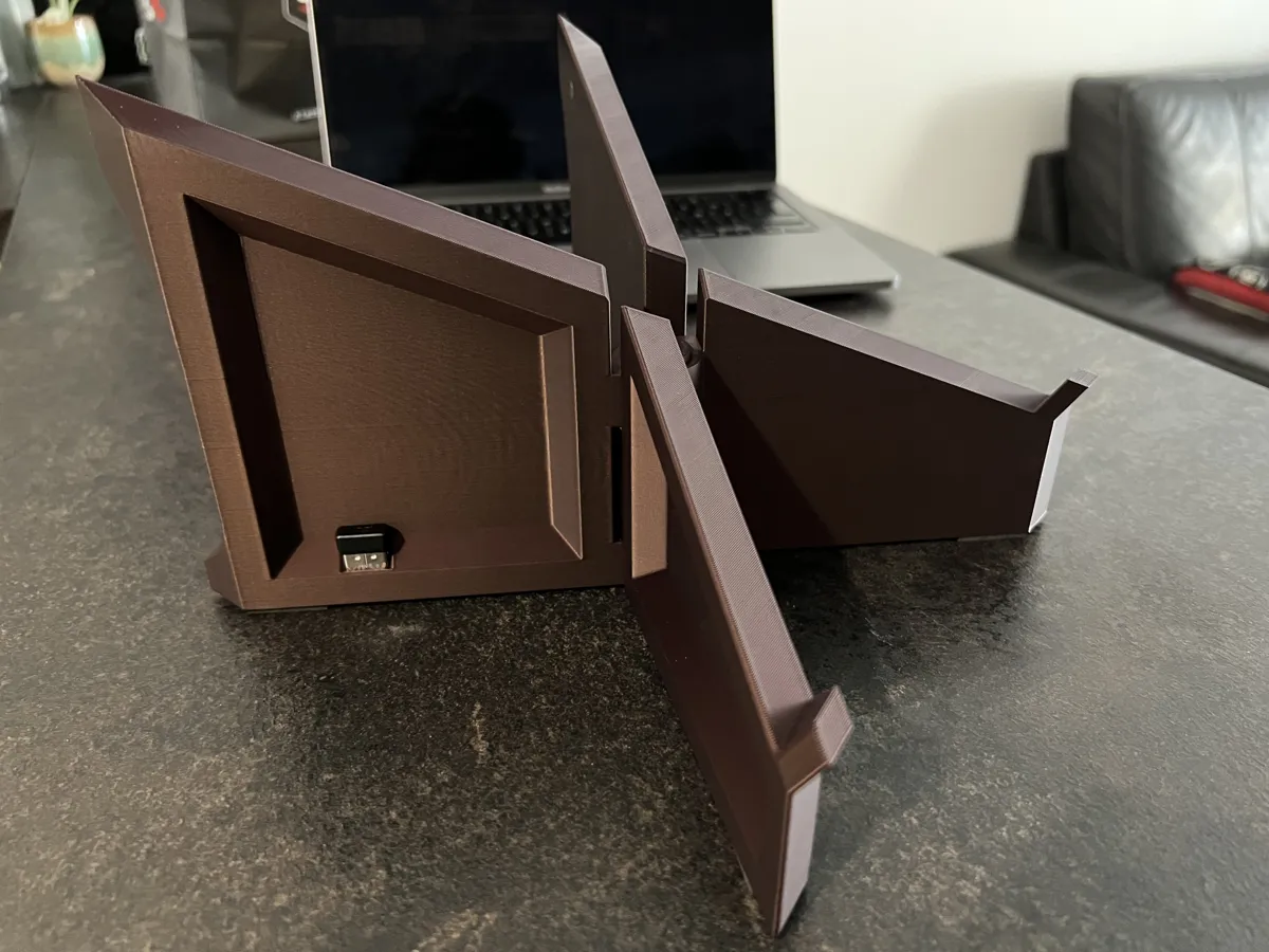 Foldable laptop stand