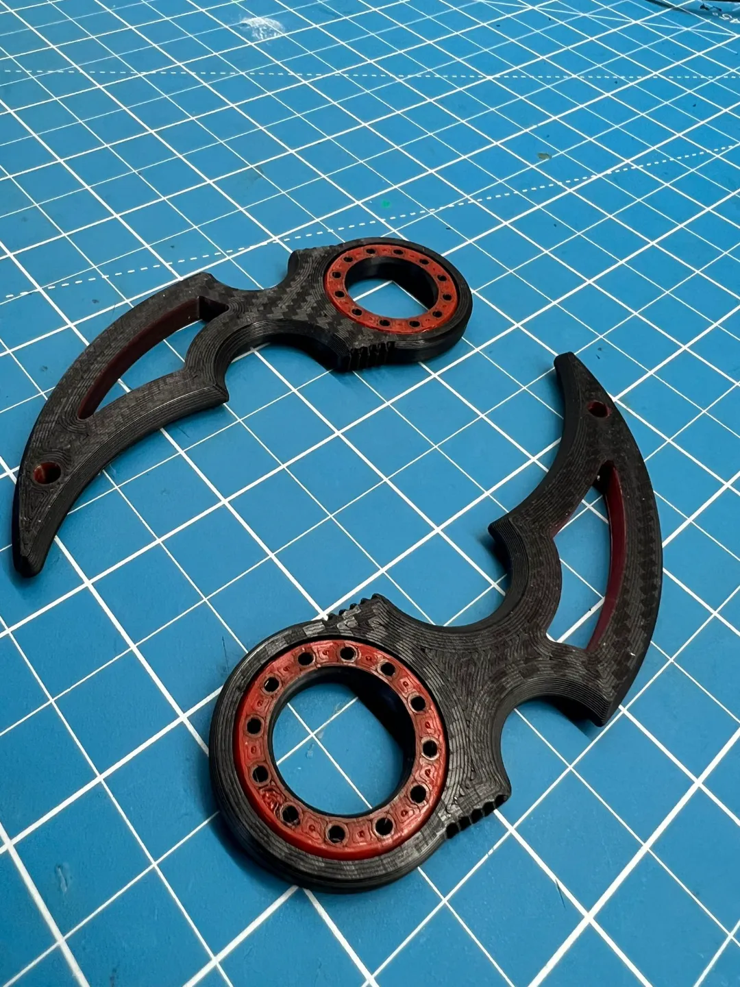 Spinner keychain karambit