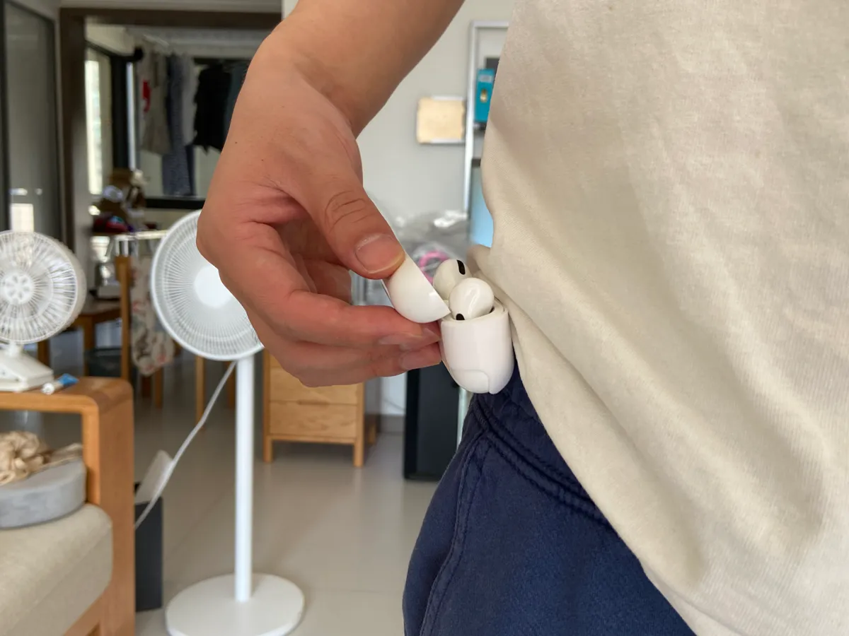 Airpods Pro waist clip, photo 2 of 4 - Airpods Pro waist clip Tools