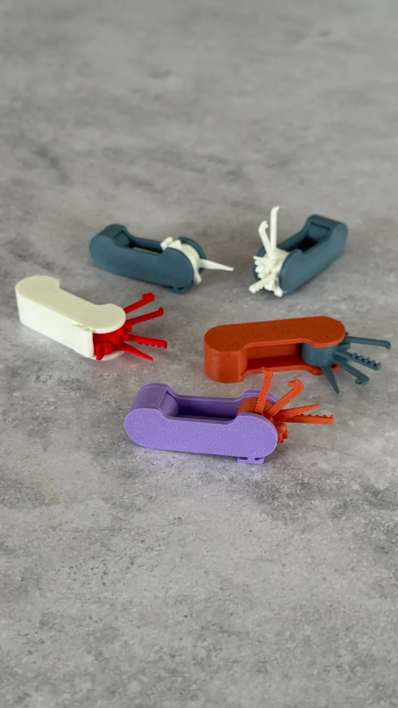PortBud 4 in 1 - Earbuds and USB ports multitool, photo 3 of 4 - PortBud 4 in 1 - Earbuds and USB ports multitool Tools
