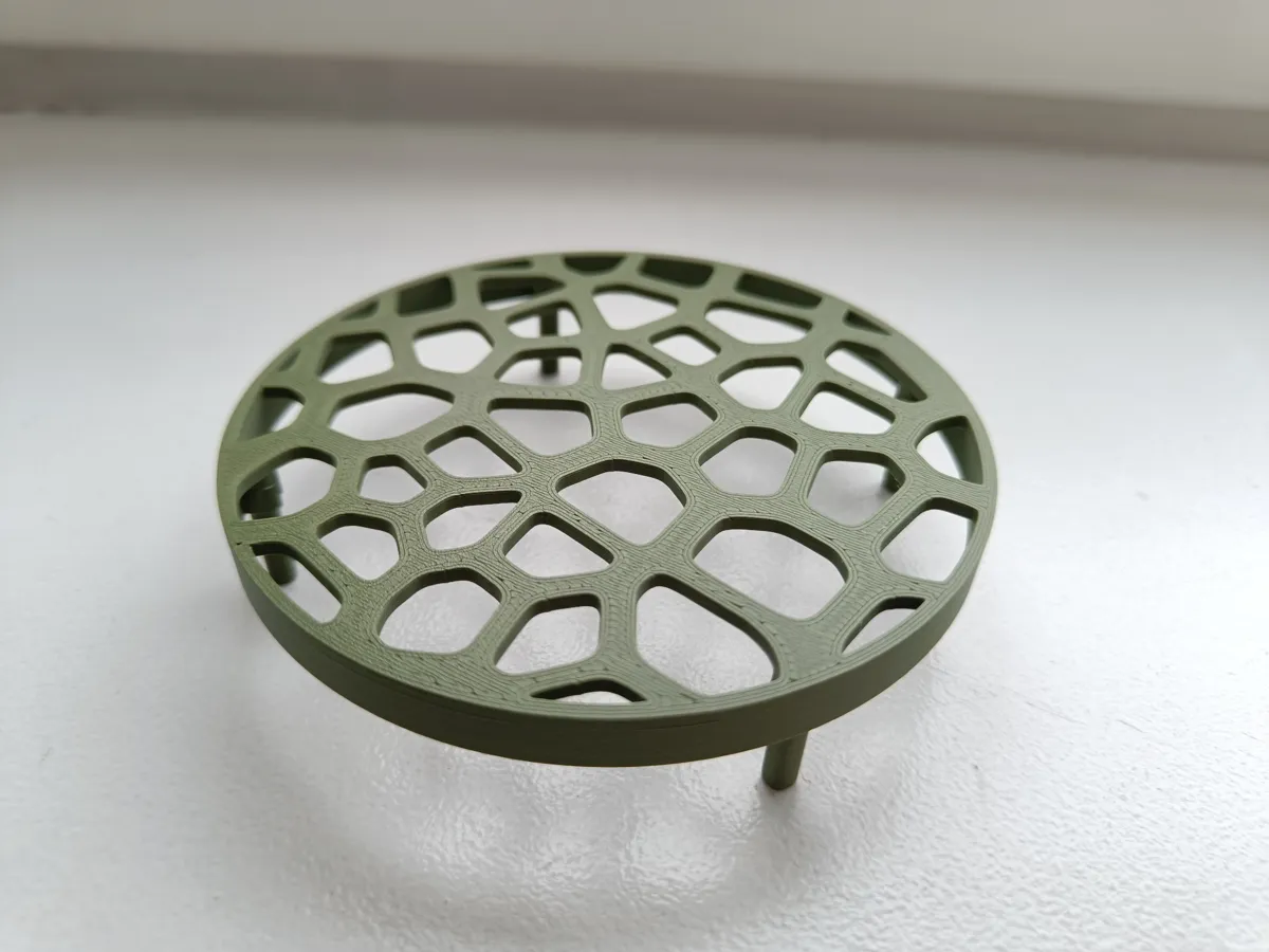 Plant pot riser drainage insert