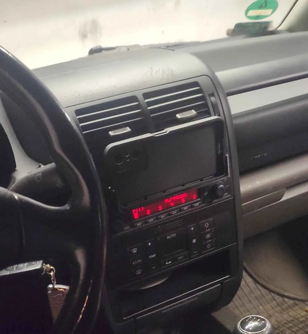 Radio CD Slot Horizontal Car Phone Holder, photo 2 of 3 - Radio CD Slot Horizontal Car Phone Holder Hobby & DIY