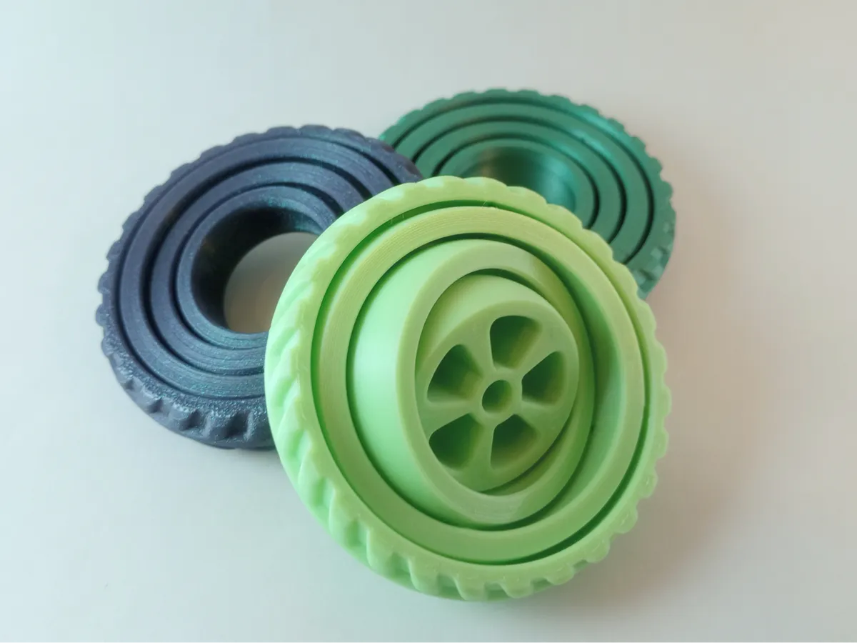Gyroscopic Spinner Tire