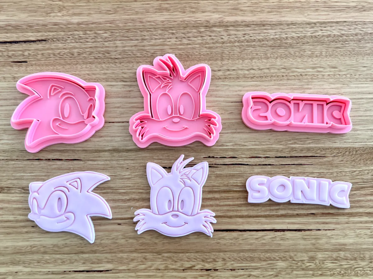 Sonic and Tails cookie cutters
