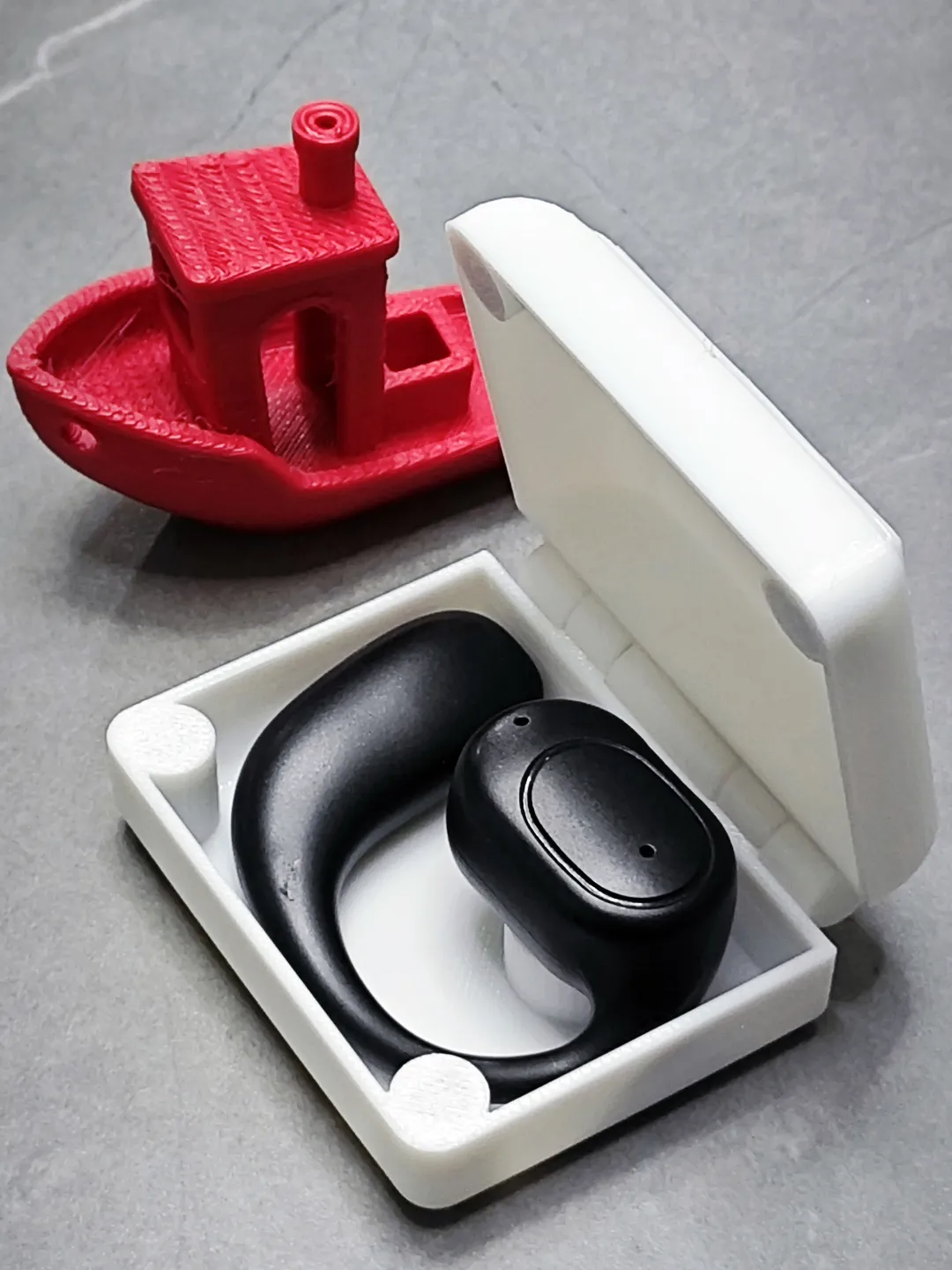 大号无线耳塞的磁吸盒子Magnetic box for large wireless earbuds, photo 2 of 4 - 大号无线耳塞的磁吸盒子Magnetic box for large wireless earbuds Household