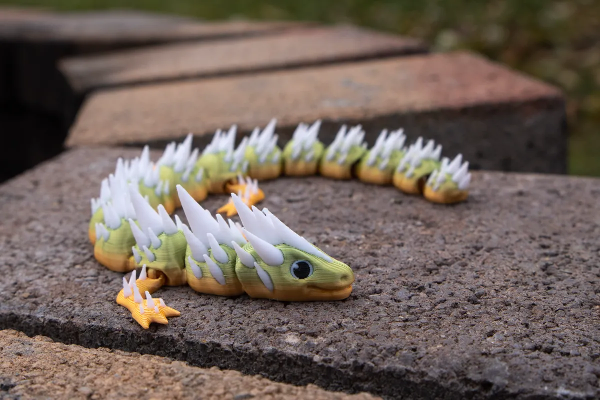 Cute multicolor articulated spikey dragon, photo 2 of 4 - Cute multicolor articulated spikey dragon Fidget & Sensory Toys