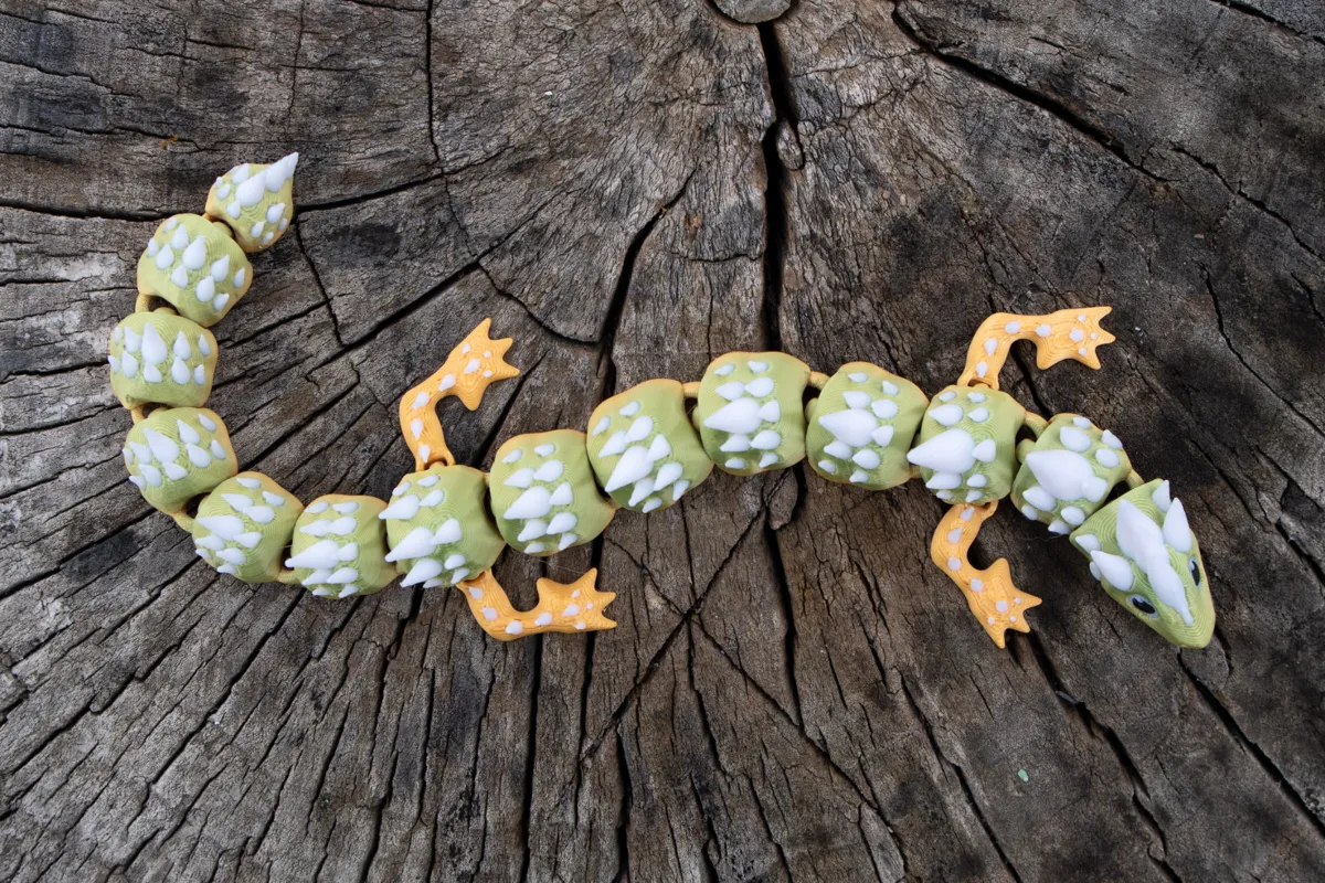Cute multicolor articulated spikey dragon, photo 3 of 4 - Cute multicolor articulated spikey dragon Fidget & Sensory Toys