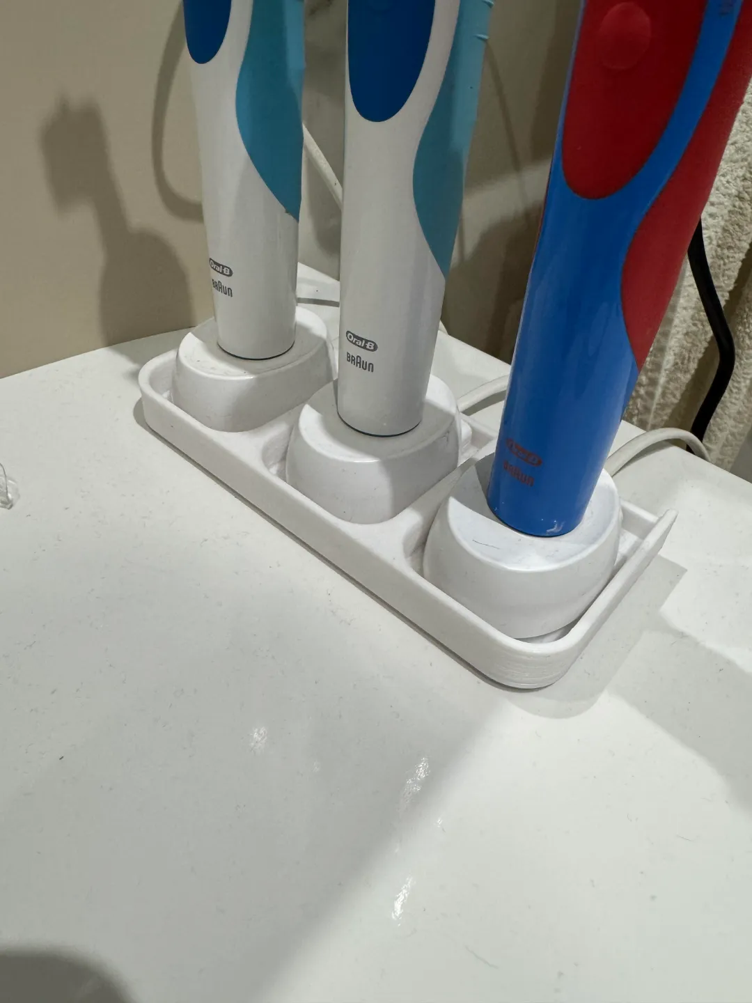 Oral-b Electric Toothbrush Docking Station, photo 2 of 3 - Oral-b Electric Toothbrush Docking Station Bath & Personal Care